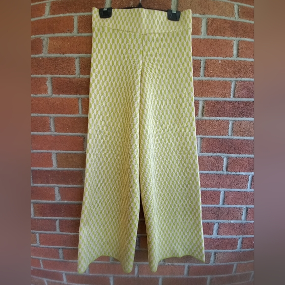 S❤️Zara Yellow Wide Leg with Textured Design - Picture 3 of 11